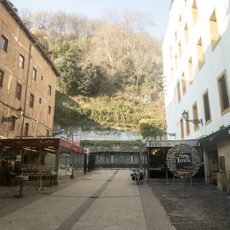 San Sebastian's Historic Street! Modern アパート *
